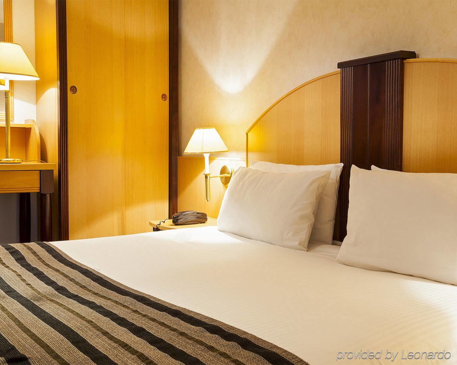B&B Hotel Бретиньи-сюр-Орг Экстерьер фото